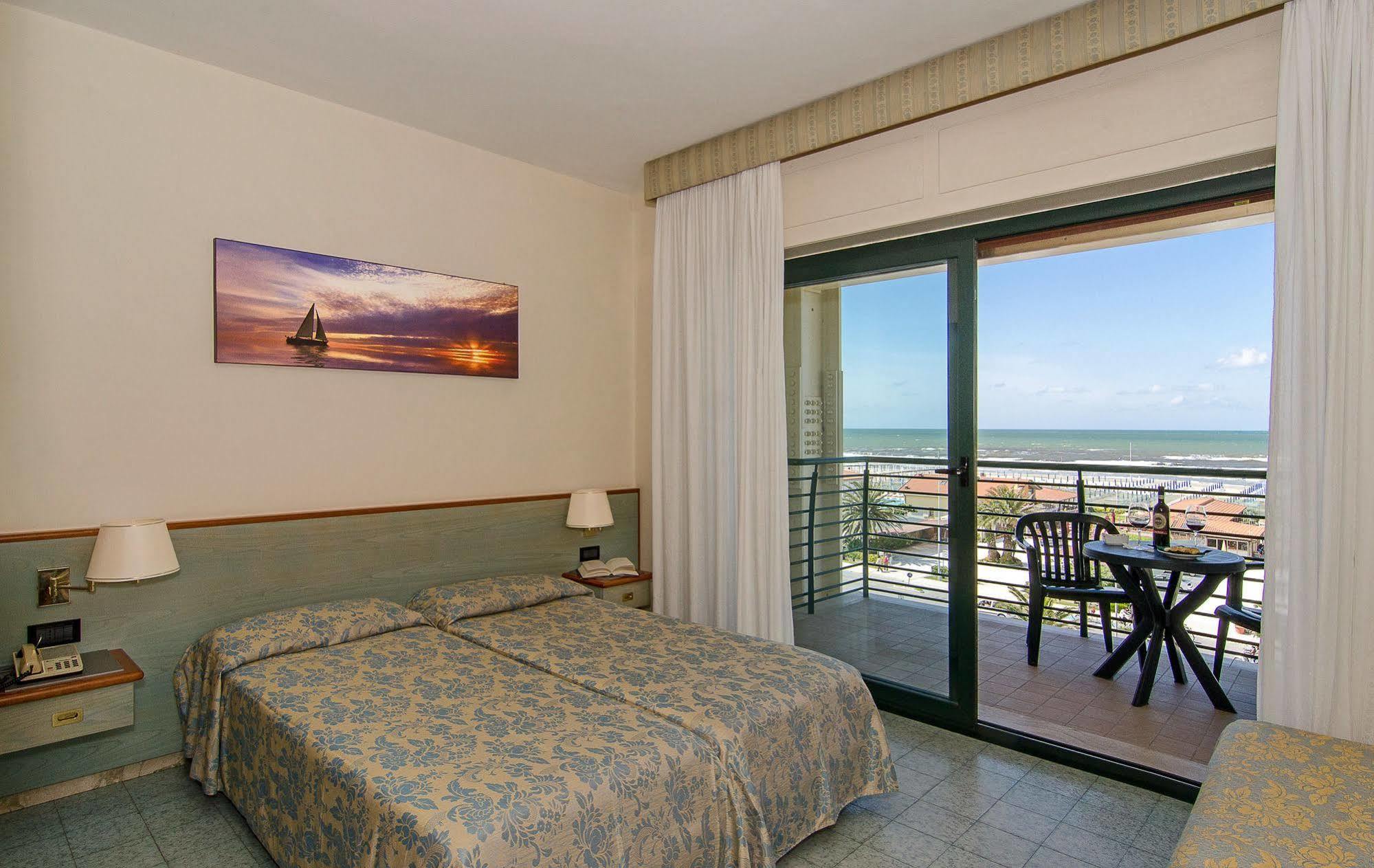 Paris Hotel Lido di Camaiore